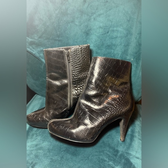 Audrey Brooke Oxford Tisha Midboot, size 6.5 - Picture 3 of 9